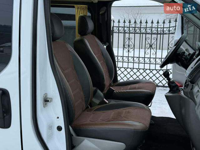 Білий Опель Віваро, об'ємом двигуна 2 л та пробігом 267 тис. км за 15750 $, фото 101 на Automoto.ua