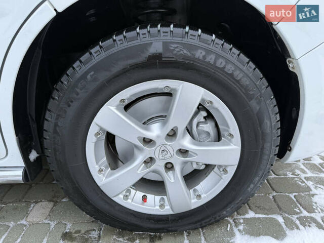 Білий Опель Віваро, об'ємом двигуна 2 л та пробігом 267 тис. км за 15750 $, фото 35 на Automoto.ua