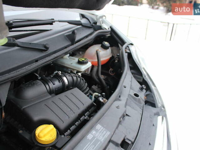 Белый Опель Виваро, объемом двигателя 2 л и пробегом 300 тыс. км за 13495 $, фото 29 на Automoto.ua