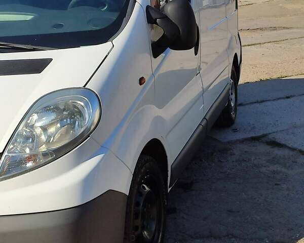 Белый Опель Виваро, объемом двигателя 2 л и пробегом 524 тыс. км за 7200 $, фото 2 на Automoto.ua