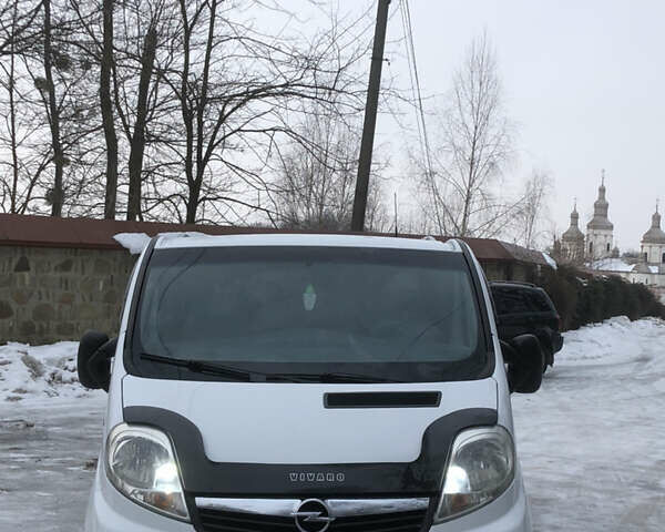 Белый Опель Виваро, объемом двигателя 2 л и пробегом 385 тыс. км за 14700 $, фото 1 на Automoto.ua