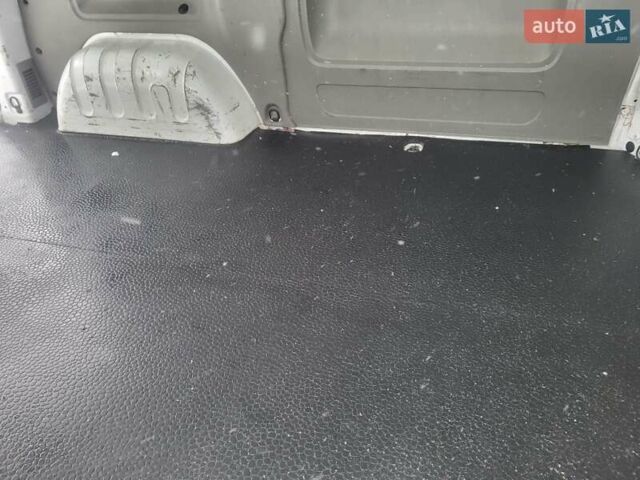 Белый Опель Виваро, объемом двигателя 2 л и пробегом 229 тыс. км за 8999 $, фото 32 на Automoto.ua