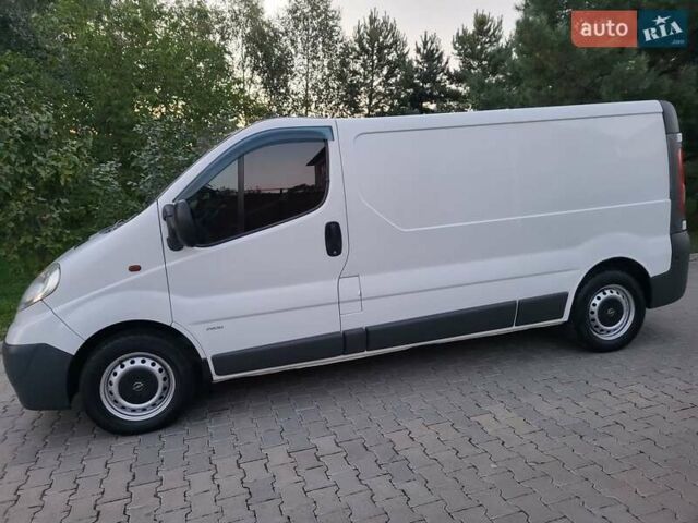 Білий Опель Віваро, об'ємом двигуна 2 л та пробігом 242 тис. км за 9888 $, фото 35 на Automoto.ua