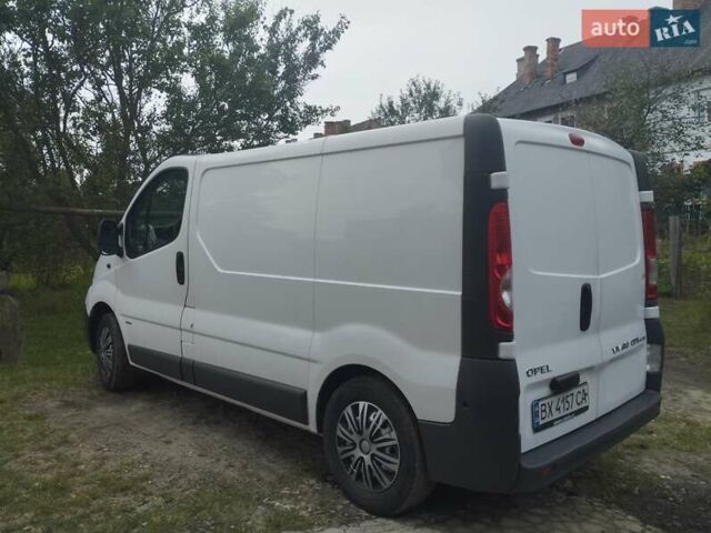 Білий Опель Віваро, об'ємом двигуна 2 л та пробігом 304 тис. км за 8600 $, фото 4 на Automoto.ua