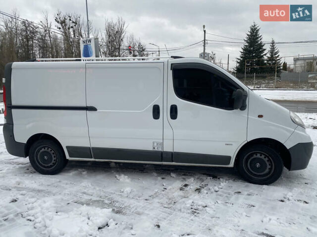 Белый Опель Виваро, объемом двигателя 2 л и пробегом 300 тыс. км за 10000 $, фото 7 на Automoto.ua