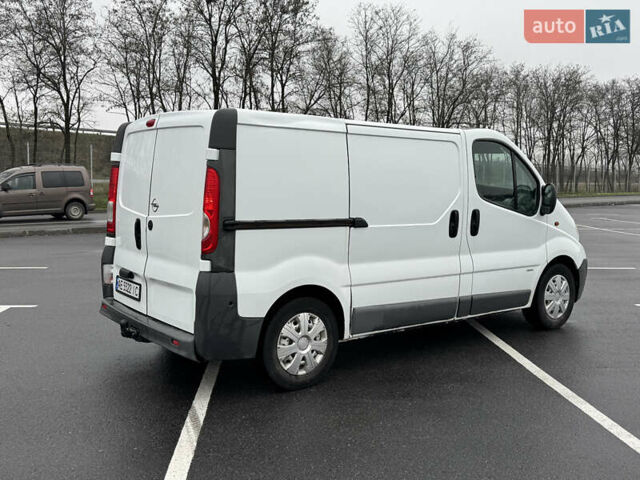 Белый Опель Виваро, объемом двигателя 2 л и пробегом 270 тыс. км за 8700 $, фото 3 на Automoto.ua