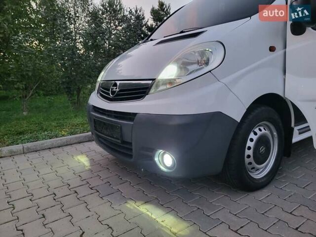 Білий Опель Віваро, об'ємом двигуна 2 л та пробігом 242 тис. км за 9888 $, фото 111 на Automoto.ua
