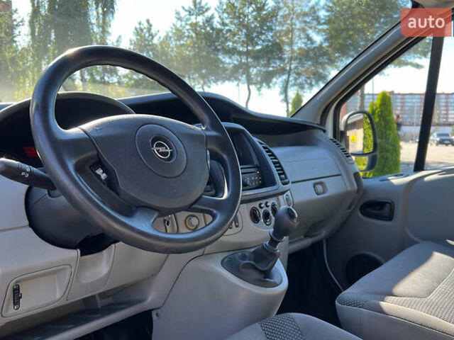 Белый Опель Виваро, объемом двигателя 2 л и пробегом 225 тыс. км за 13999 $, фото 9 на Automoto.ua