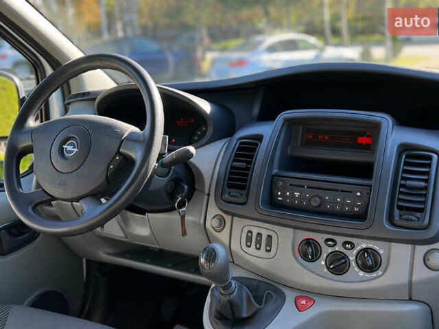 Белый Опель Виваро, объемом двигателя 2 л и пробегом 225 тыс. км за 13999 $, фото 18 на Automoto.ua