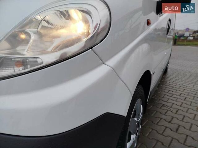 Белый Опель Виваро, объемом двигателя 2 л и пробегом 290 тыс. км за 13650 $, фото 12 на Automoto.ua