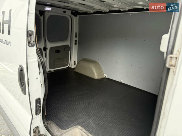 Белый Опель Виваро, объемом двигателя 2 л и пробегом 322 тыс. км за 11700 $, фото 30 на Automoto.ua