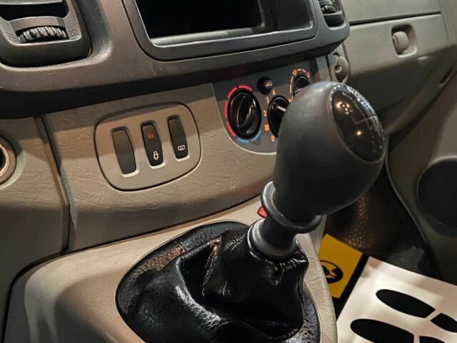 Белый Опель Виваро, объемом двигателя 2 л и пробегом 160 тыс. км за 13600 $, фото 14 на Automoto.ua