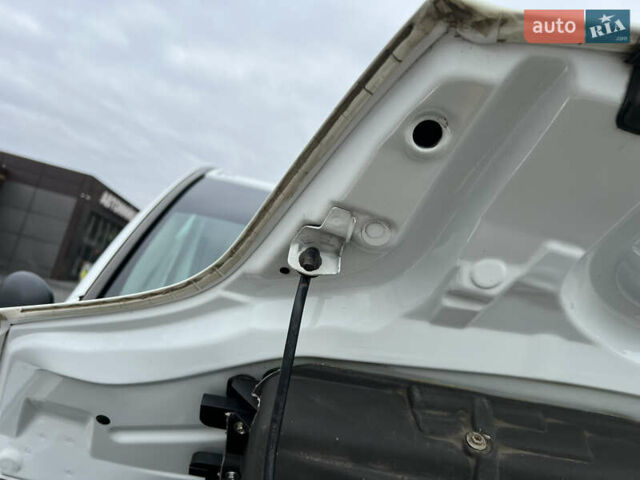 Опель Виваро 2013 в Киеве на Automoto.ua Белый Опель Виваро, объемом двигателя 2 л и пробегом 96 тыс. км за 13999 $, фото 12 на Automoto.ua