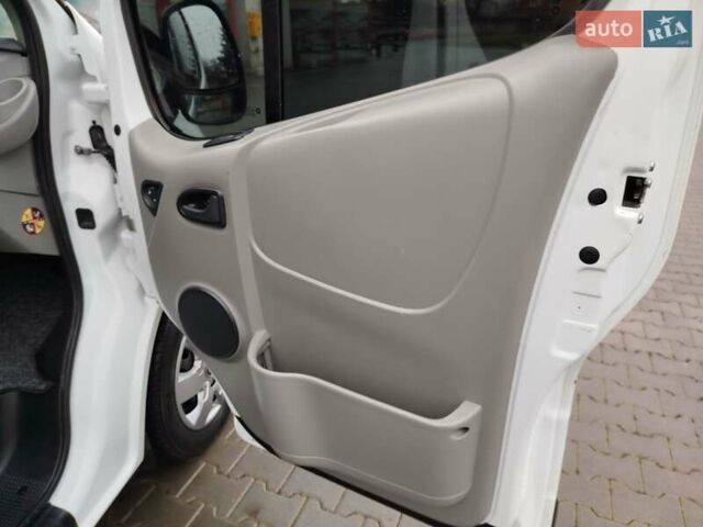 Белый Опель Виваро, объемом двигателя 2 л и пробегом 290 тыс. км за 13200 $, фото 22 на Automoto.ua