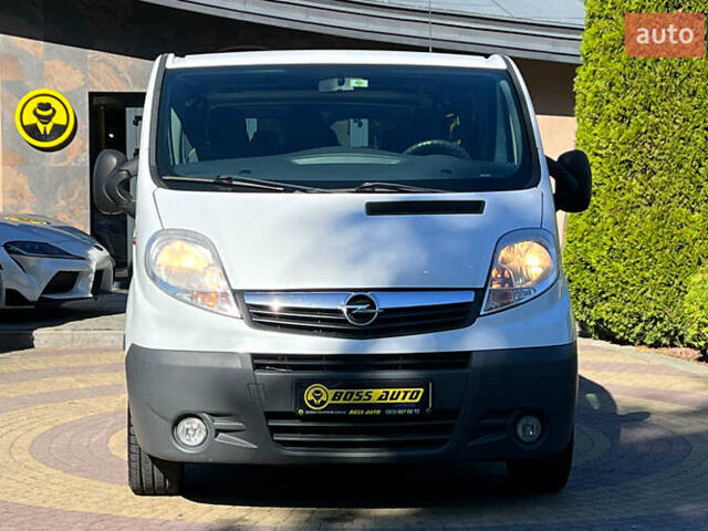 Белый Опель Виваро, объемом двигателя 2 л и пробегом 225 тыс. км за 13999 $, фото 1 на Automoto.ua