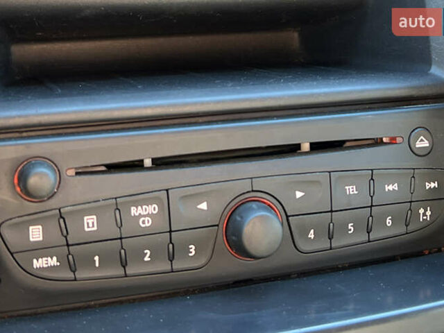 Белый Опель Виваро, объемом двигателя 2 л и пробегом 225 тыс. км за 13999 $, фото 14 на Automoto.ua