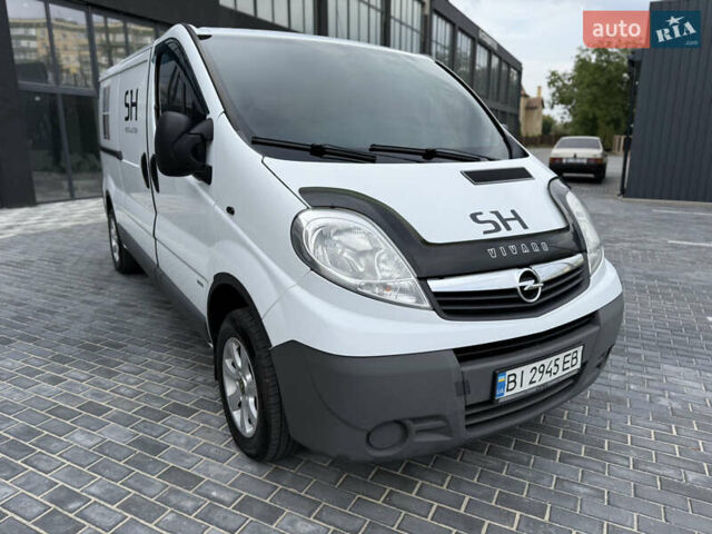 Белый Опель Виваро, объемом двигателя 2 л и пробегом 322 тыс. км за 11700 $, фото 17 на Automoto.ua