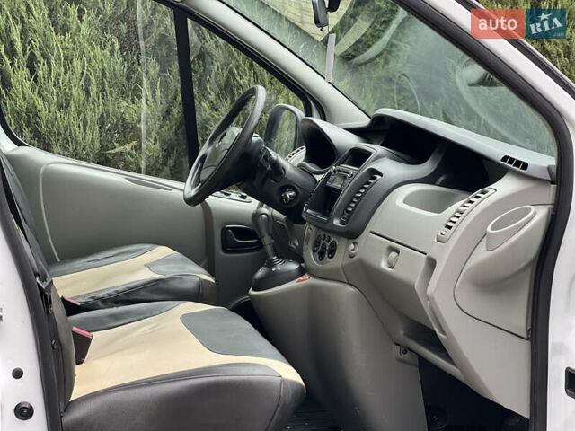 Белый Опель Виваро, объемом двигателя 2 л и пробегом 244 тыс. км за 13000 $, фото 26 на Automoto.ua