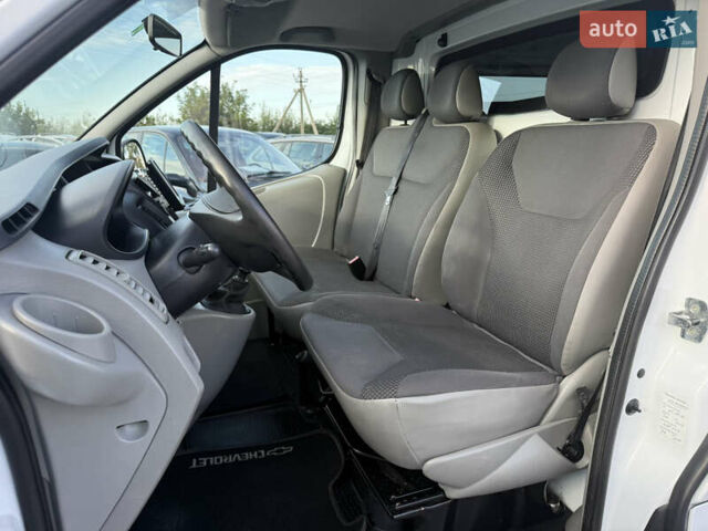 Белый Опель Виваро, объемом двигателя 2 л и пробегом 119 тыс. км за 14300 $, фото 41 на Automoto.ua