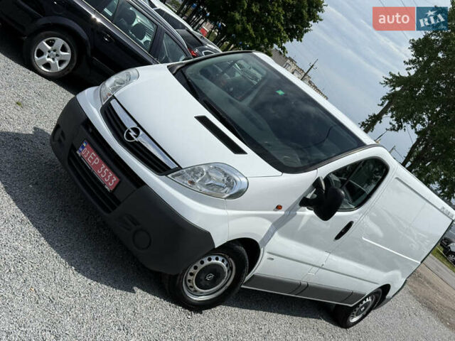 Белый Опель Виваро, объемом двигателя 2 л и пробегом 119 тыс. км за 12999 $, фото 1 на Automoto.ua