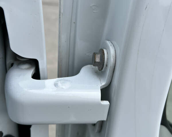 Опель Виваро 2013 в Киеве на Automoto.ua Белый Опель Виваро, объемом двигателя 2 л и пробегом 96 тыс. км за 13999 $, фото 19 на Automoto.ua