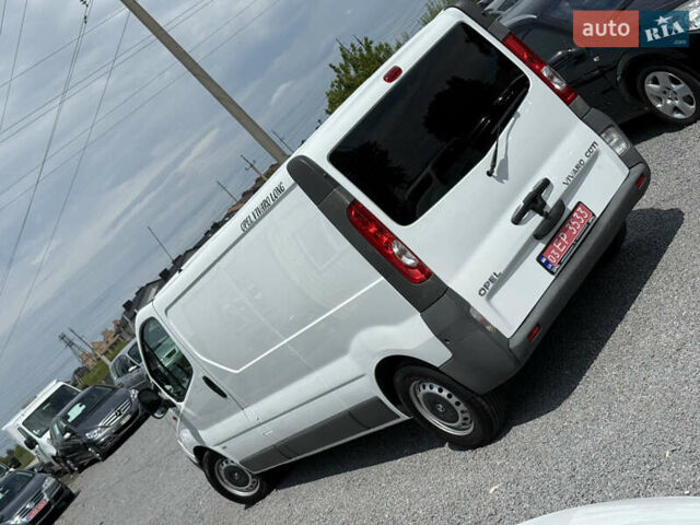 Белый Опель Виваро, объемом двигателя 2 л и пробегом 119 тыс. км за 12999 $, фото 3 на Automoto.ua