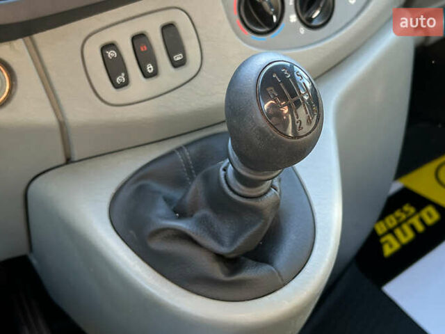 Белый Опель Виваро, объемом двигателя 2 л и пробегом 225 тыс. км за 13999 $, фото 16 на Automoto.ua