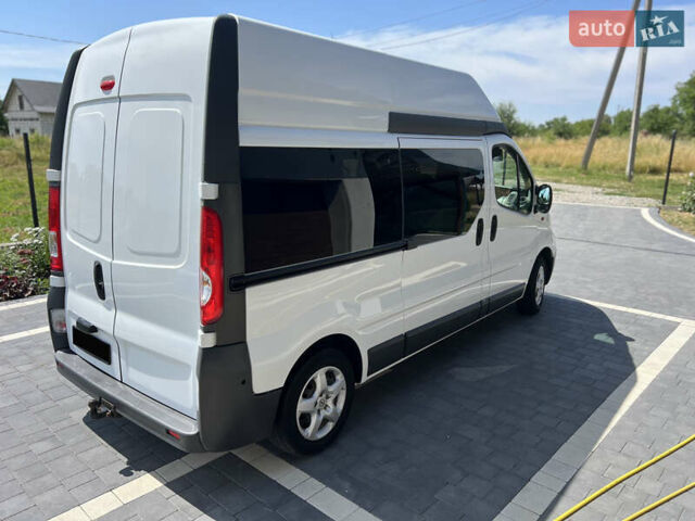Белый Опель Виваро, объемом двигателя 2 л и пробегом 169 тыс. км за 15150 $, фото 3 на Automoto.ua