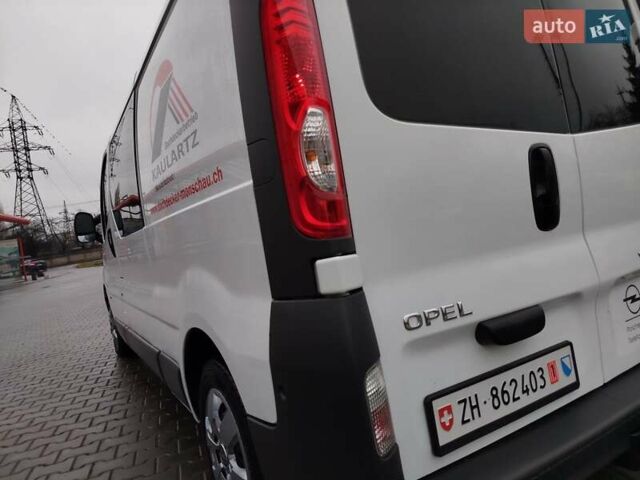 Белый Опель Виваро, объемом двигателя 2 л и пробегом 290 тыс. км за 13650 $, фото 4 на Automoto.ua
