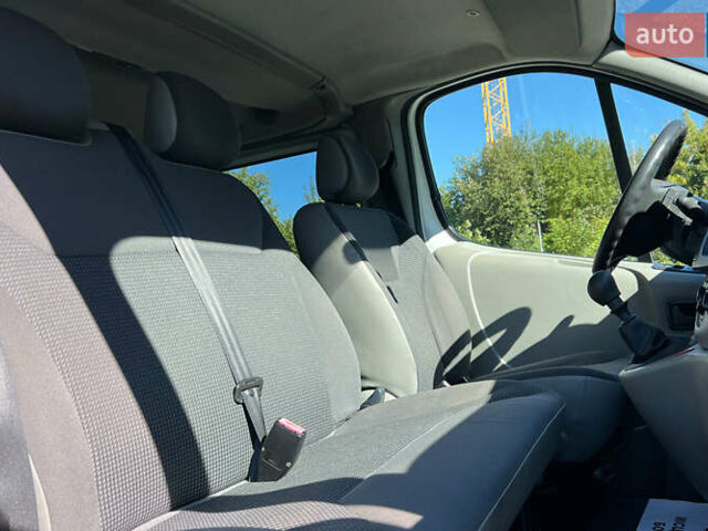 Белый Опель Виваро, объемом двигателя 2 л и пробегом 225 тыс. км за 13999 $, фото 17 на Automoto.ua