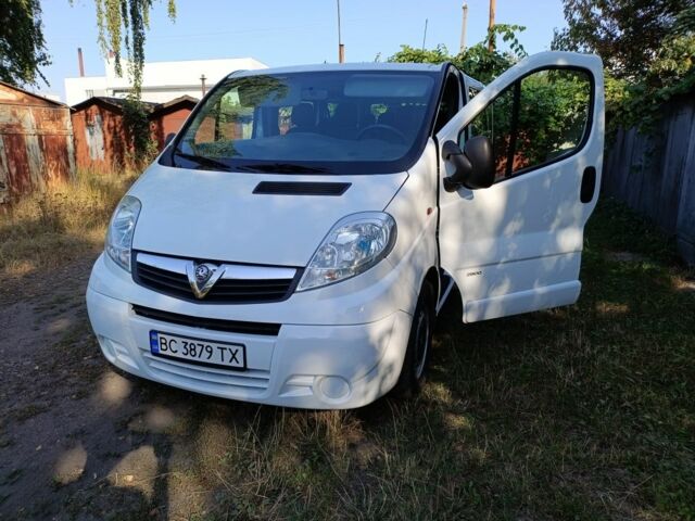 Белый Опель Виваро, объемом двигателя 2 л и пробегом 161 тыс. км за 13300 $, фото 1 на Automoto.ua