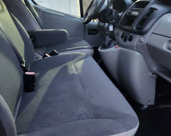 Опель Виваро 2013 в Дубно на Automoto.ua Белый Опель Виваро, объемом двигателя 2 л и пробегом 209 тыс. км за 13900 $, фото 11 на Automoto.ua