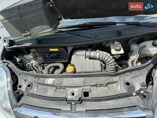 Белый Опель Виваро, объемом двигателя 2 л и пробегом 119 тыс. км за 12999 $, фото 28 на Automoto.ua