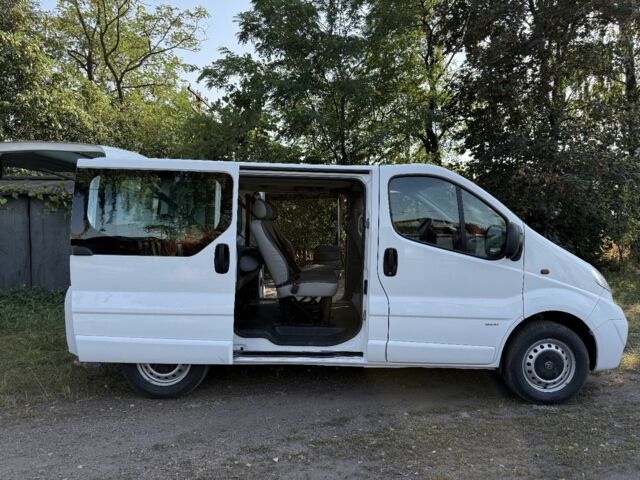 Белый Опель Виваро, объемом двигателя 2 л и пробегом 161 тыс. км за 13300 $, фото 10 на Automoto.ua