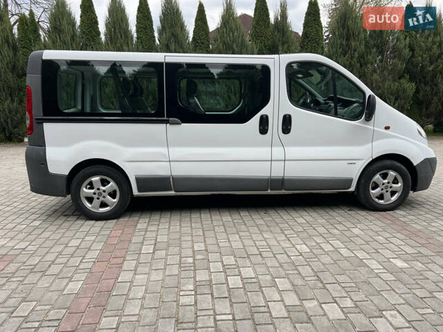 Белый Опель Виваро, объемом двигателя 2 л и пробегом 244 тыс. км за 13000 $, фото 3 на Automoto.ua