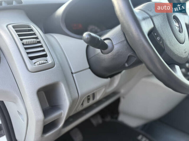 Белый Опель Виваро, объемом двигателя 2 л и пробегом 119 тыс. км за 14300 $, фото 39 на Automoto.ua