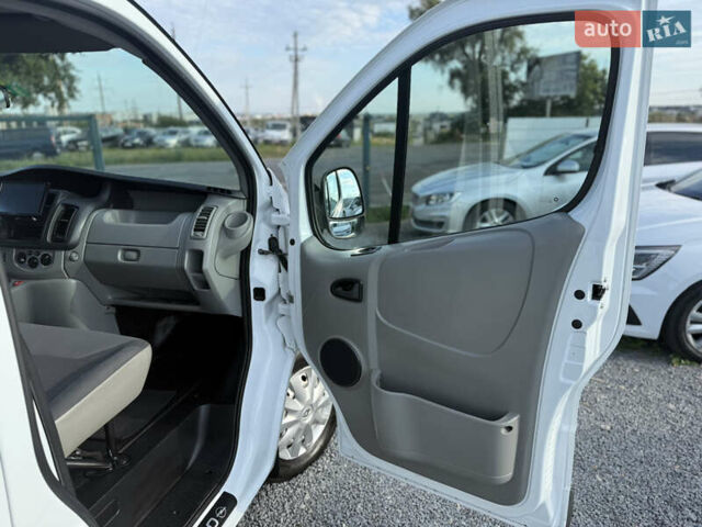 Белый Опель Виваро, объемом двигателя 2 л и пробегом 119 тыс. км за 14300 $, фото 19 на Automoto.ua