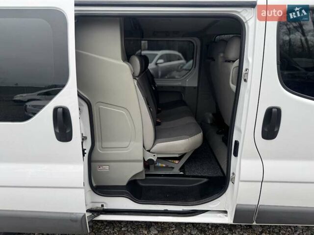 Білий Опель Віваро, об'ємом двигуна 2 л та пробігом 290 тис. км за 12900 $, фото 9 на Automoto.ua