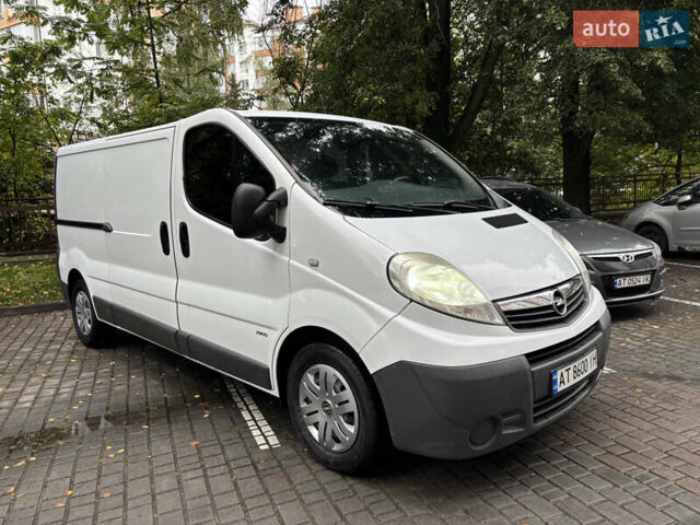 Белый Опель Виваро, объемом двигателя 2 л и пробегом 321 тыс. км за 9900 $, фото 3 на Automoto.ua