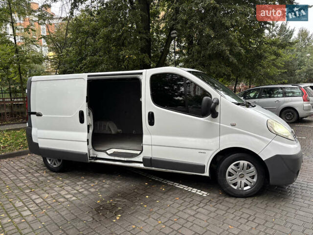 Белый Опель Виваро, объемом двигателя 2 л и пробегом 321 тыс. км за 9900 $, фото 26 на Automoto.ua