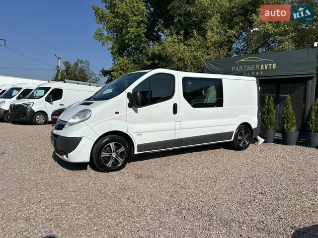 Белый Опель Виваро, объемом двигателя 2 л и пробегом 171 тыс. км за 14250 $, фото 3 на Automoto.ua
