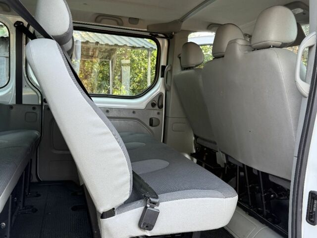 Белый Опель Виваро, объемом двигателя 2 л и пробегом 161 тыс. км за 13300 $, фото 4 на Automoto.ua