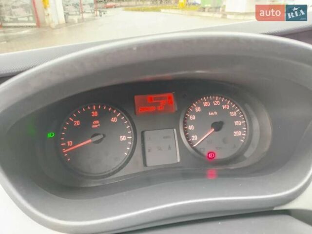 Белый Опель Виваро, объемом двигателя 2 л и пробегом 290 тыс. км за 13650 $, фото 21 на Automoto.ua