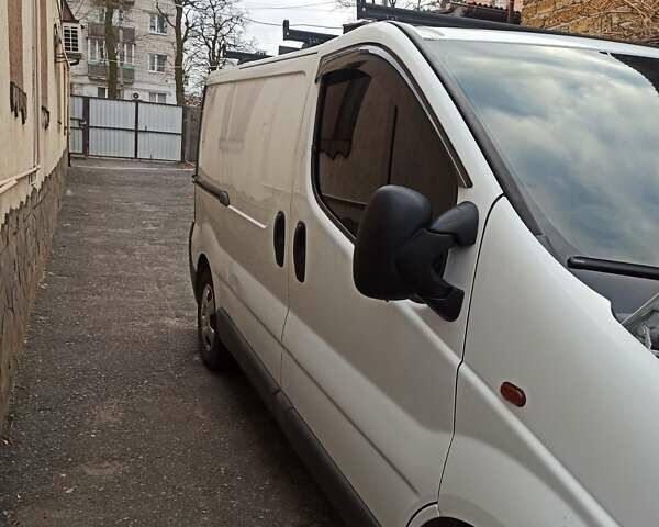 Белый Опель Виваро, объемом двигателя 2 л и пробегом 230 тыс. км за 10550 $, фото 11 на Automoto.ua