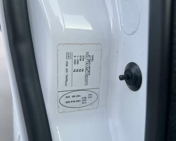 Білий Опель Віваро, об'ємом двигуна 2 л та пробігом 133 тис. км за 12222 $, фото 30 на Automoto.ua