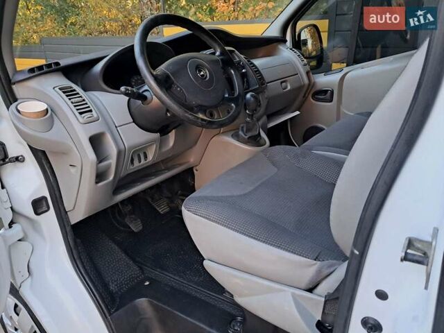 Белый Опель Виваро, объемом двигателя 2 л и пробегом 280 тыс. км за 12900 $, фото 8 на Automoto.ua