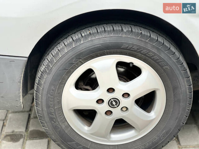 Белый Опель Виваро, объемом двигателя 2 л и пробегом 244 тыс. км за 13000 $, фото 20 на Automoto.ua