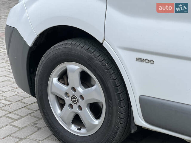 Белый Опель Виваро, объемом двигателя 2 л и пробегом 244 тыс. км за 13000 $, фото 16 на Automoto.ua