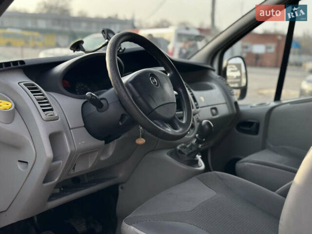 Білий Опель Віваро, об'ємом двигуна 2 л та пробігом 390 тис. км за 10999 $, фото 6 на Automoto.ua