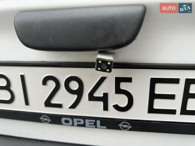 Белый Опель Виваро, объемом двигателя 2 л и пробегом 322 тыс. км за 11700 $, фото 8 на Automoto.ua